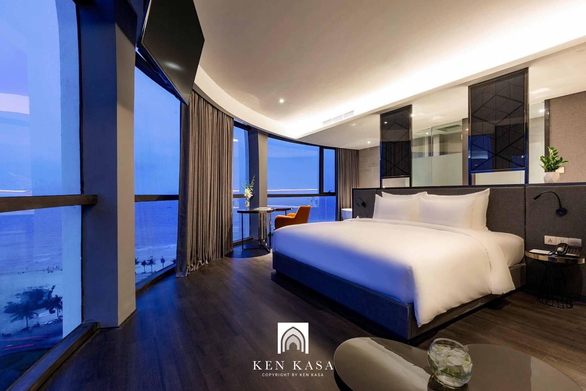 Không gian mở phòng Suite tại Stella Maris Beach Đà Nẵng